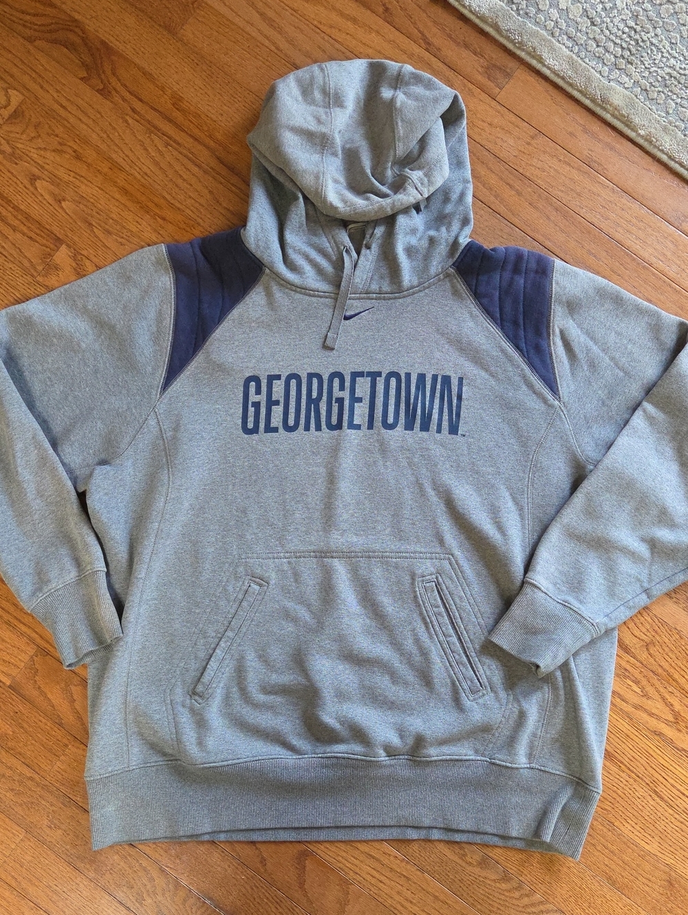 Nike GEORGETOWN UNIVERSITY Gray Hooded Sweatshirt with Navy Shoulder Panels L